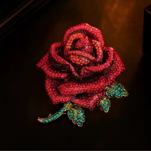 Red Rose Elegant Crystal Brooch - Picture 5 of 5